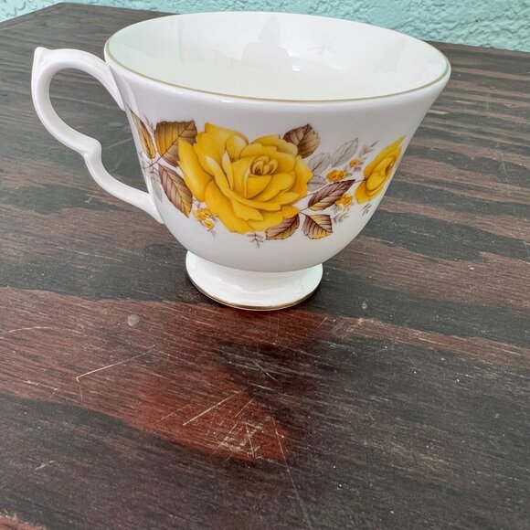 QUEEN ANNE – Yellow Roses Pattern Fine Bone China, England Gold Trim - Picture 4 of 7